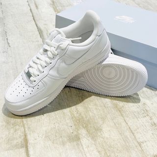 ナイキ(NIKE)のNIKE エア フォース1  '07 ホワイト 26.0cm 新品未使用タグ付き(スニーカー)