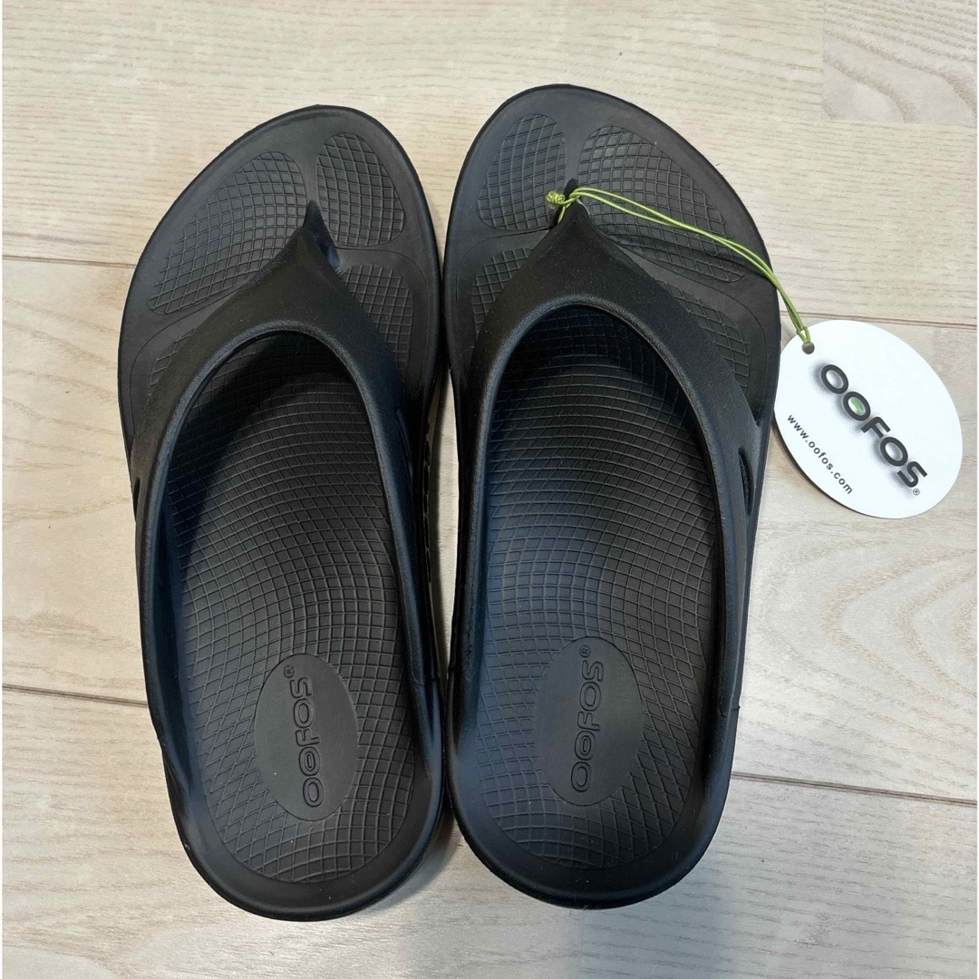 OOFOS(ウーフォス)のOOFOS ウーフォス OOriginal ウーオリジナル 24cm Black メンズの靴/シューズ(サンダル)の商品写真