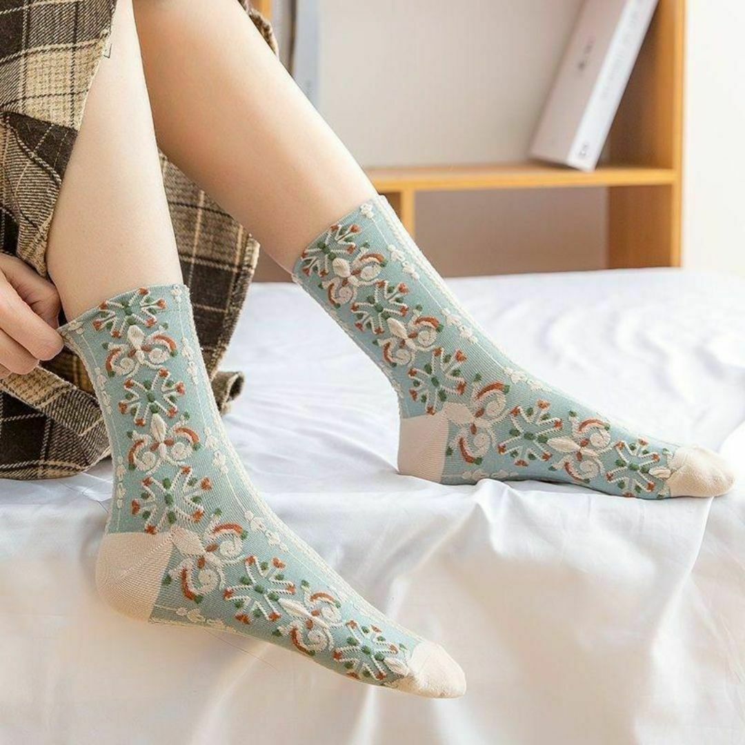 北欧風靴下 ５足セット 刺繍 花柄  ソックス ミドル丈　韓国 レディースのレッグウェア(ソックス)の商品写真