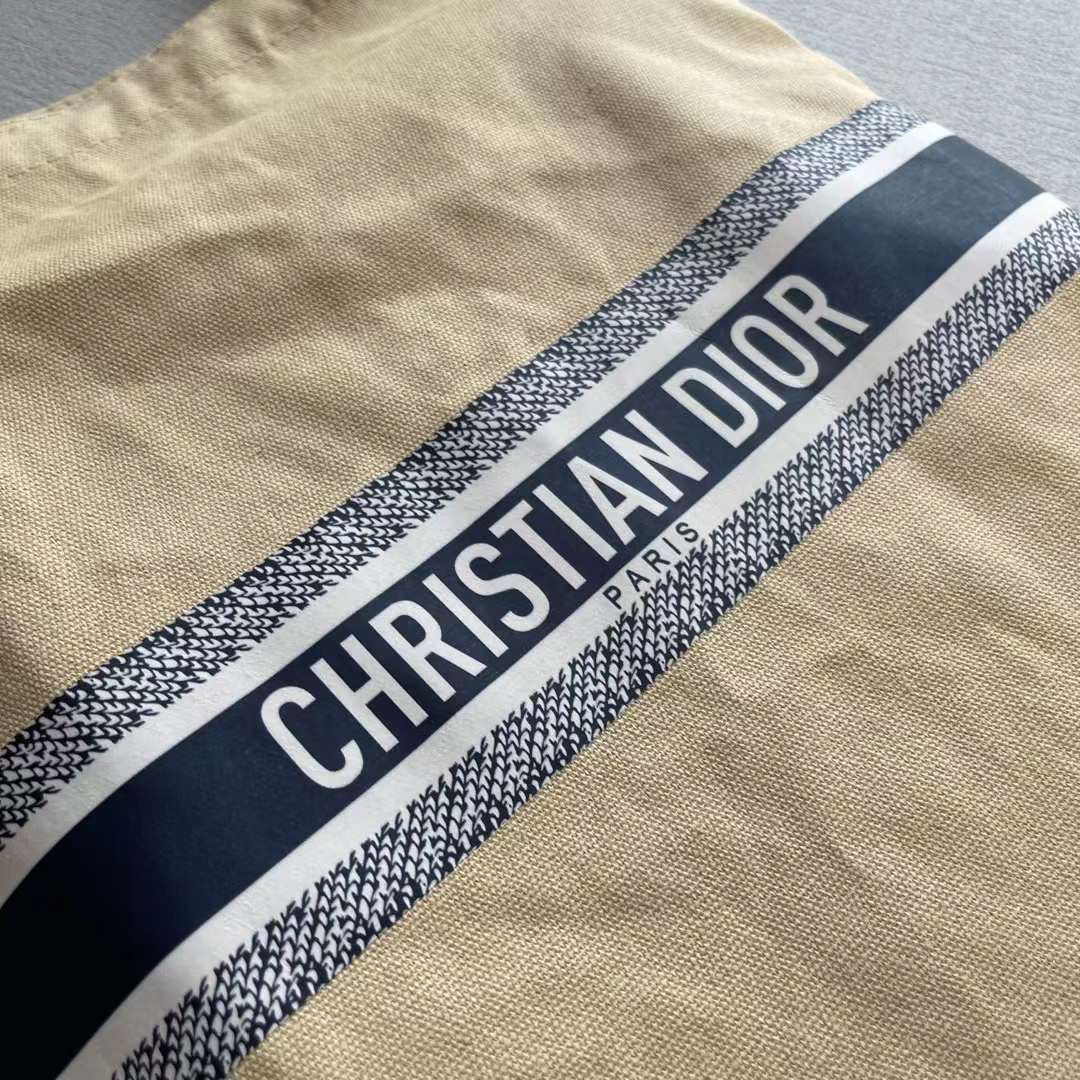Christian Dior(クリスチャンディオール)のディオール　トートバッグ　エコバッグ レディースのバッグ(トートバッグ)の商品写真