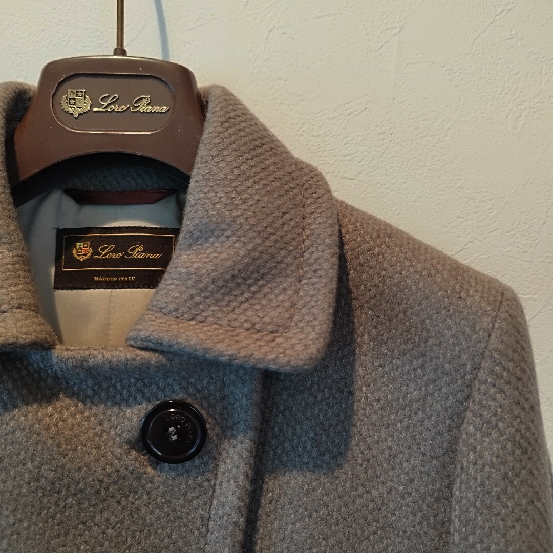 LORO PIANA(ロロピアーナ)のロロピアーナのカシミア１００％の厚手のロングコートです。サイズは４２です。 レディースのジャケット/アウター(チェスターコート)の商品写真