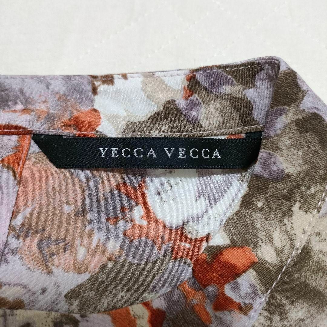 YECCA VECCA(イェッカヴェッカ)のイェッカヴェッカ　フレンチスリーブ　総柄　ブラウス　花　オレンジ系 レディースのトップス(シャツ/ブラウス(半袖/袖なし))の商品写真