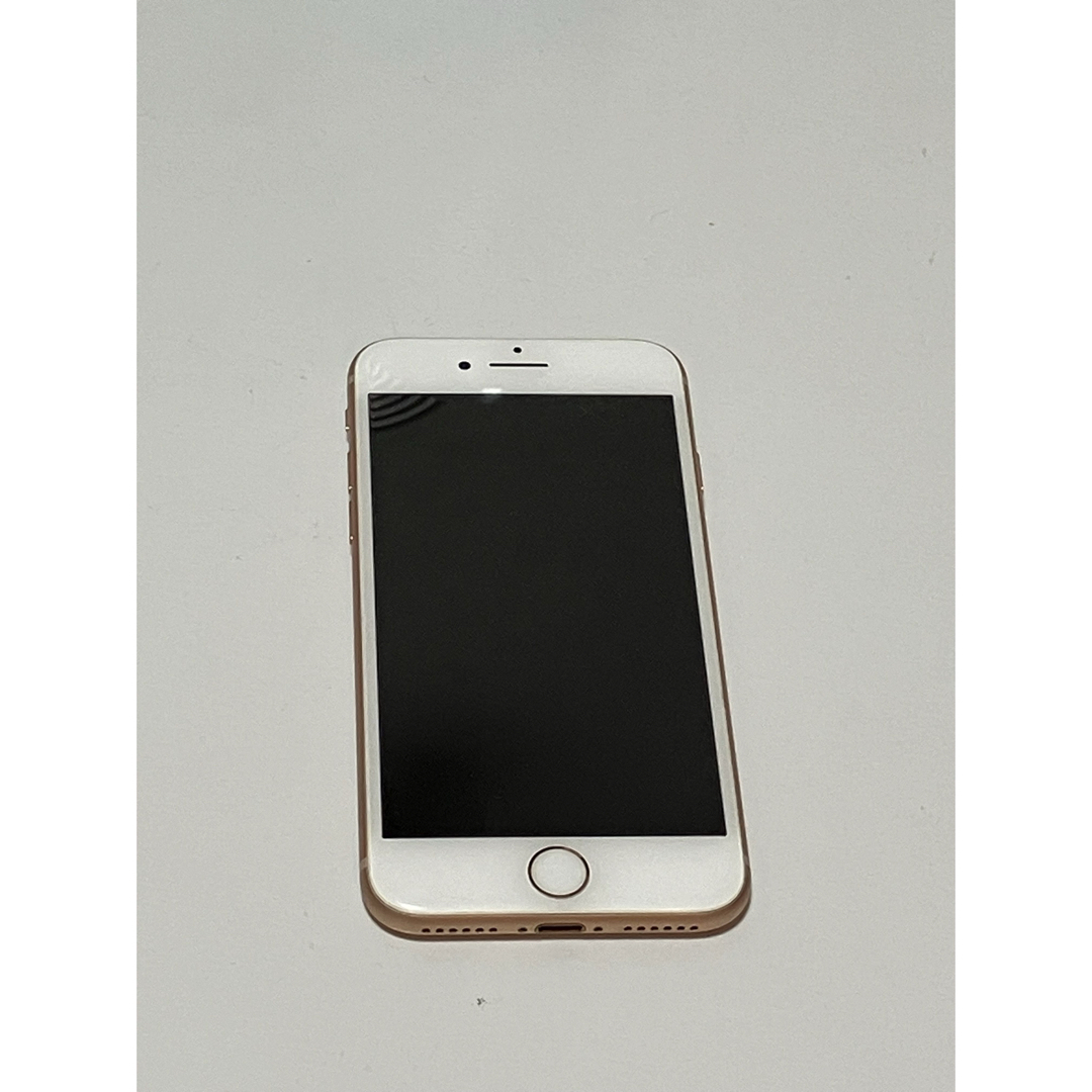 iPhone(アイフォーン)のiPhone8 ゴールド スマホ/家電/カメラのスマートフォン/携帯電話(スマートフォン本体)の商品写真