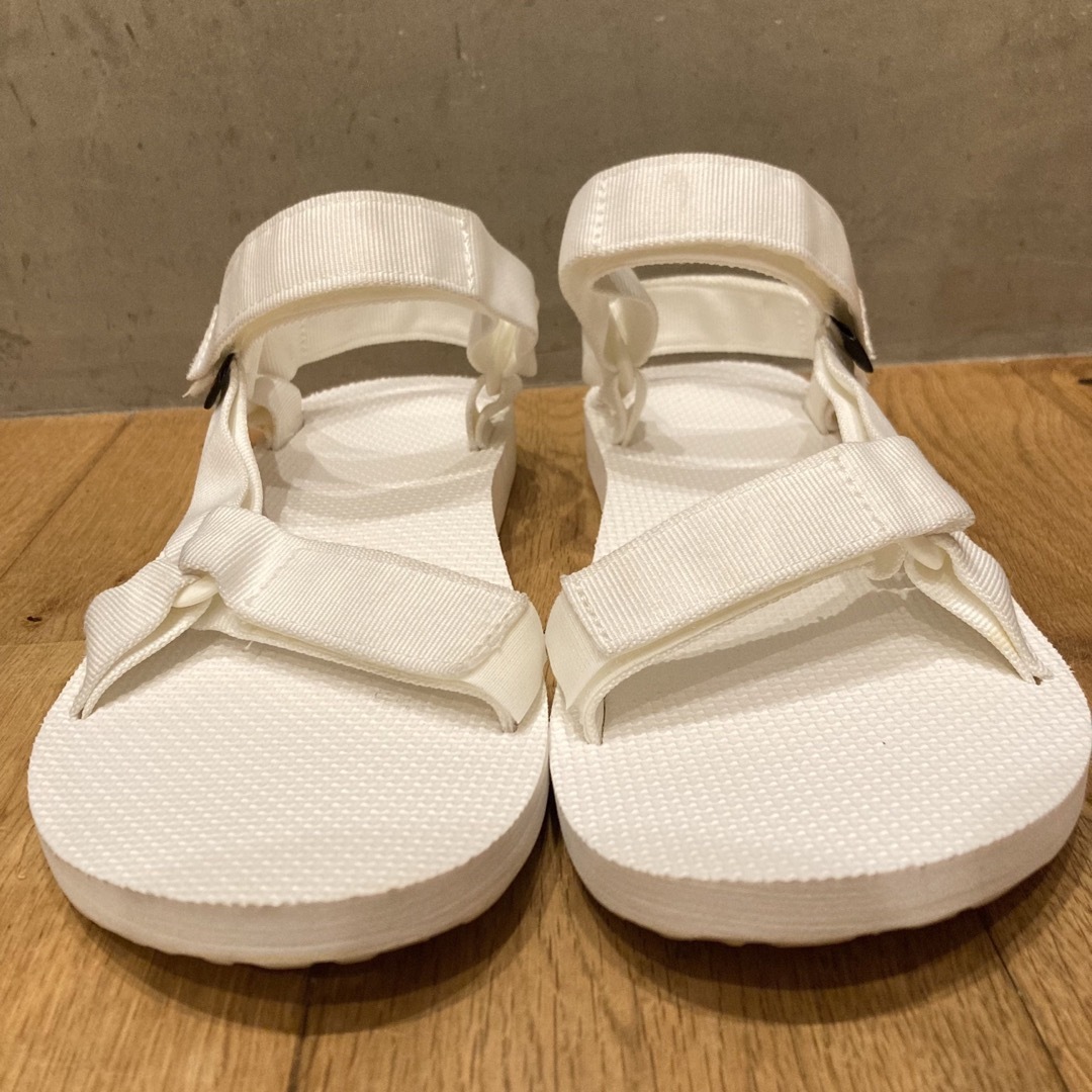 Teva(テバ)のTeva テバ　オリジナルユニバーサル　メンズ　スポーツサンダル　白 メンズの靴/シューズ(サンダル)の商品写真