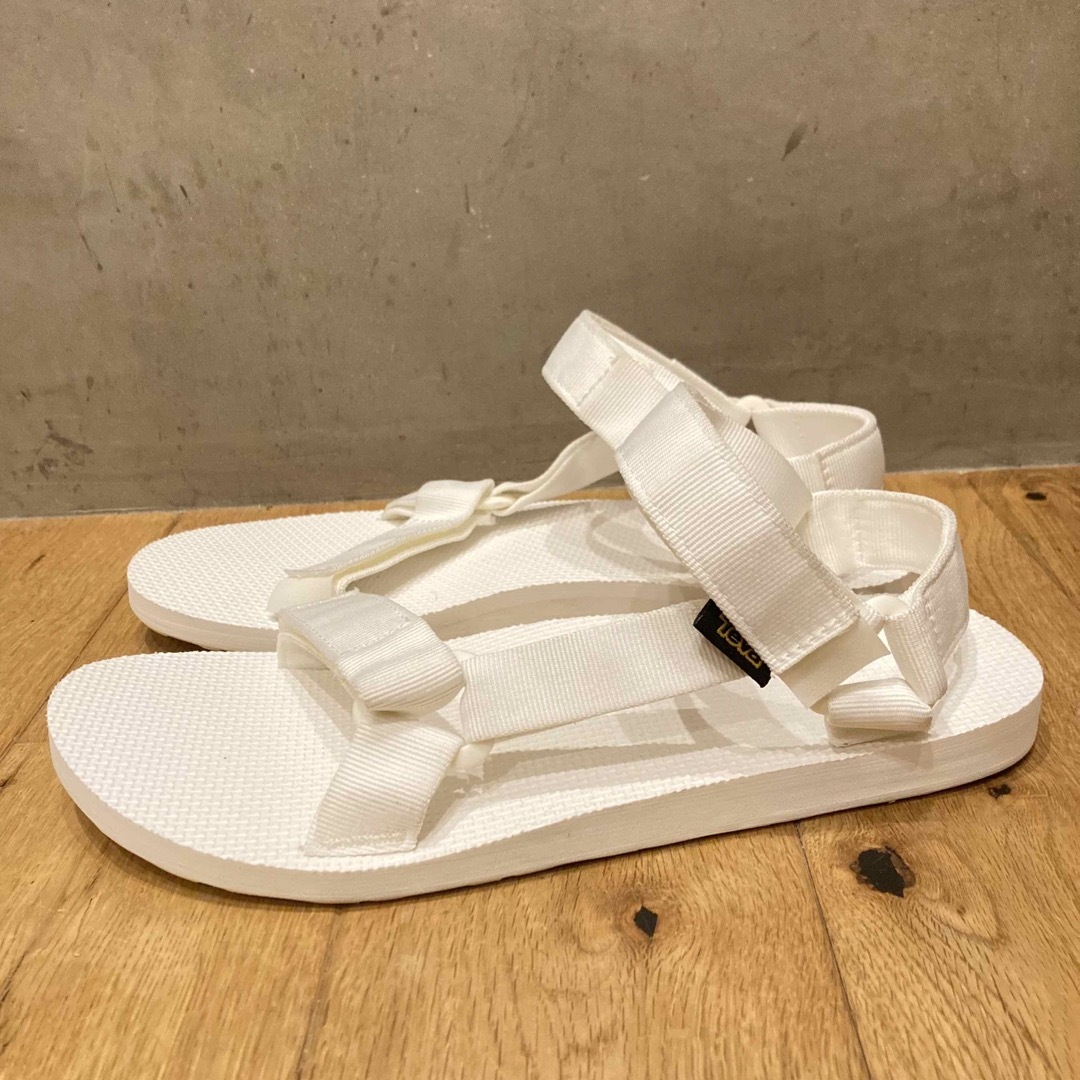 Teva(テバ)のTeva テバ　オリジナルユニバーサル　メンズ　スポーツサンダル　白 メンズの靴/シューズ(サンダル)の商品写真