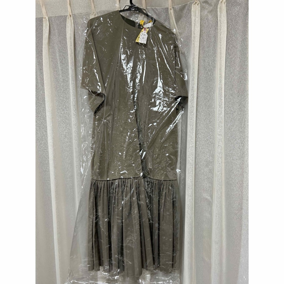 MONCLER - モンクレールワンピース 日本のMサイズ カーキの通販 MONCLER - モンクレールワンピース 日本のMサイズ カーキの通販