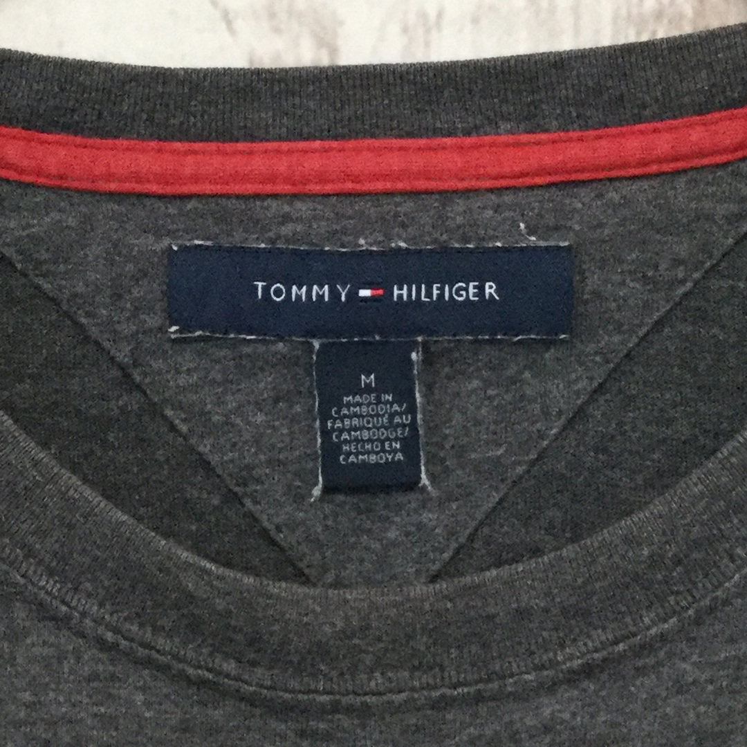 TOMMY HILFIGER(トミーヒルフィガー)の【トミーヒルフィガー 半袖ビッグロゴTシャツ】ロゴ刺繍 M グレー 古着 メンズのトップス(Tシャツ/カットソー(半袖/袖なし))の商品写真