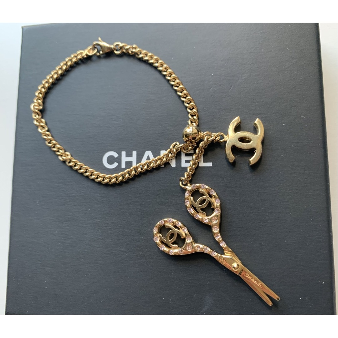 CHANEL(シャネル)のシャネル CHANEL アクセサリー ブレスレット シザー ハサミ ココマーク メンズのアクセサリー(ブレスレット)の商品写真