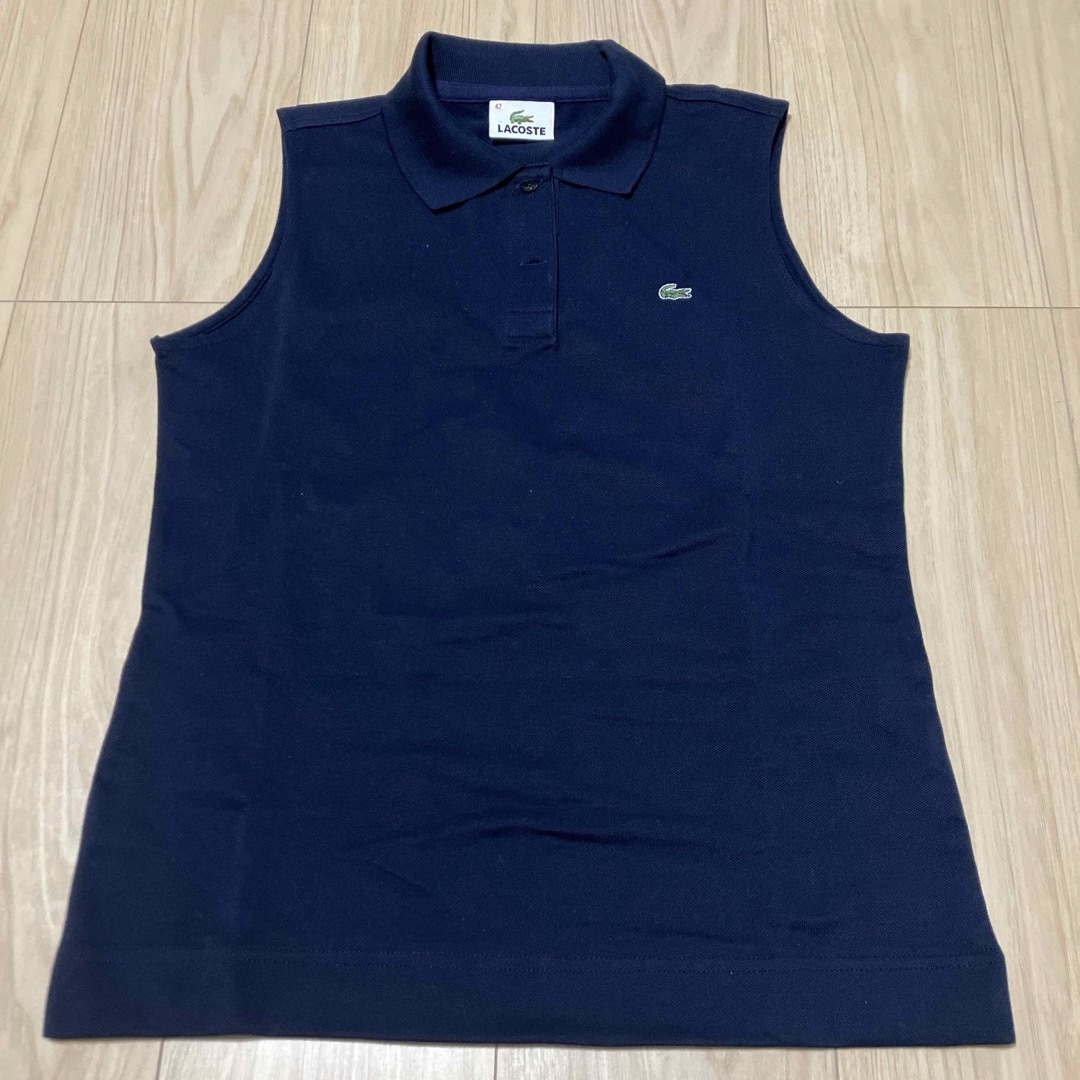 LACOSTE(ラコステ)の【美品】ラコステ　レディース　サイズ42  ネイビー　ノースリーブ　ポロシャツ レディースのトップス(ポロシャツ)の商品写真