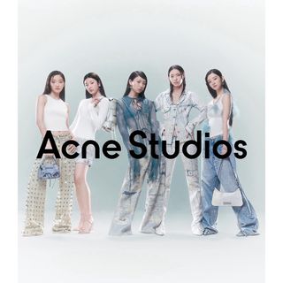 ILLIT × Acne Studios ポスター