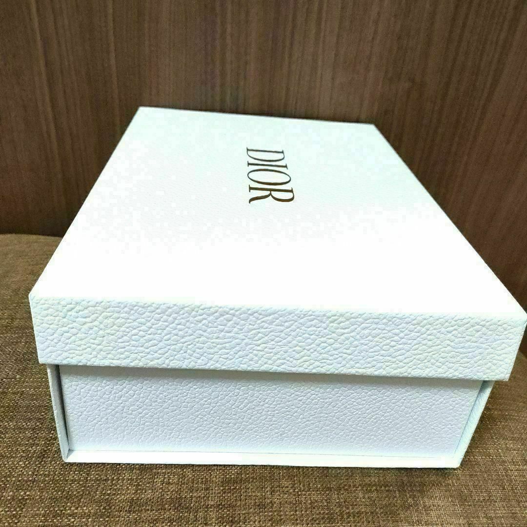 DIOR ディオール　箱　中身なし　BOXのみ　リボンあり コスメ/美容のキット/セット(コフレ/メイクアップセット)の商品写真