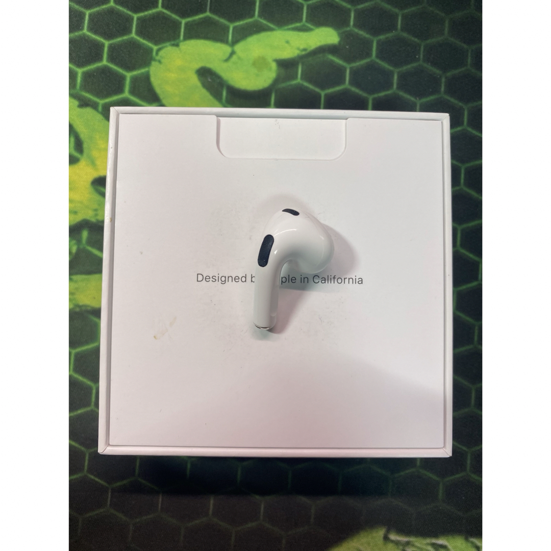 Apple(アップル)のApple AirPods  第３世代　右側　右耳　右 スマホ/家電/カメラのオーディオ機器(ヘッドフォン/イヤフォン)の商品写真