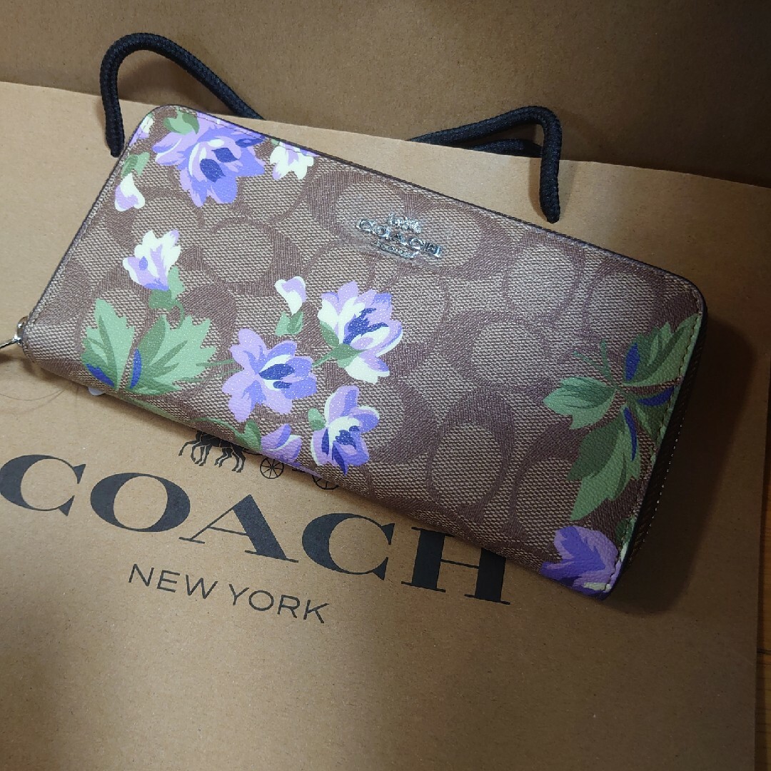 COACH(コーチ)のCOACH　長財布　新品　未使用　レディース　花柄 レディースのファッション小物(財布)の商品写真