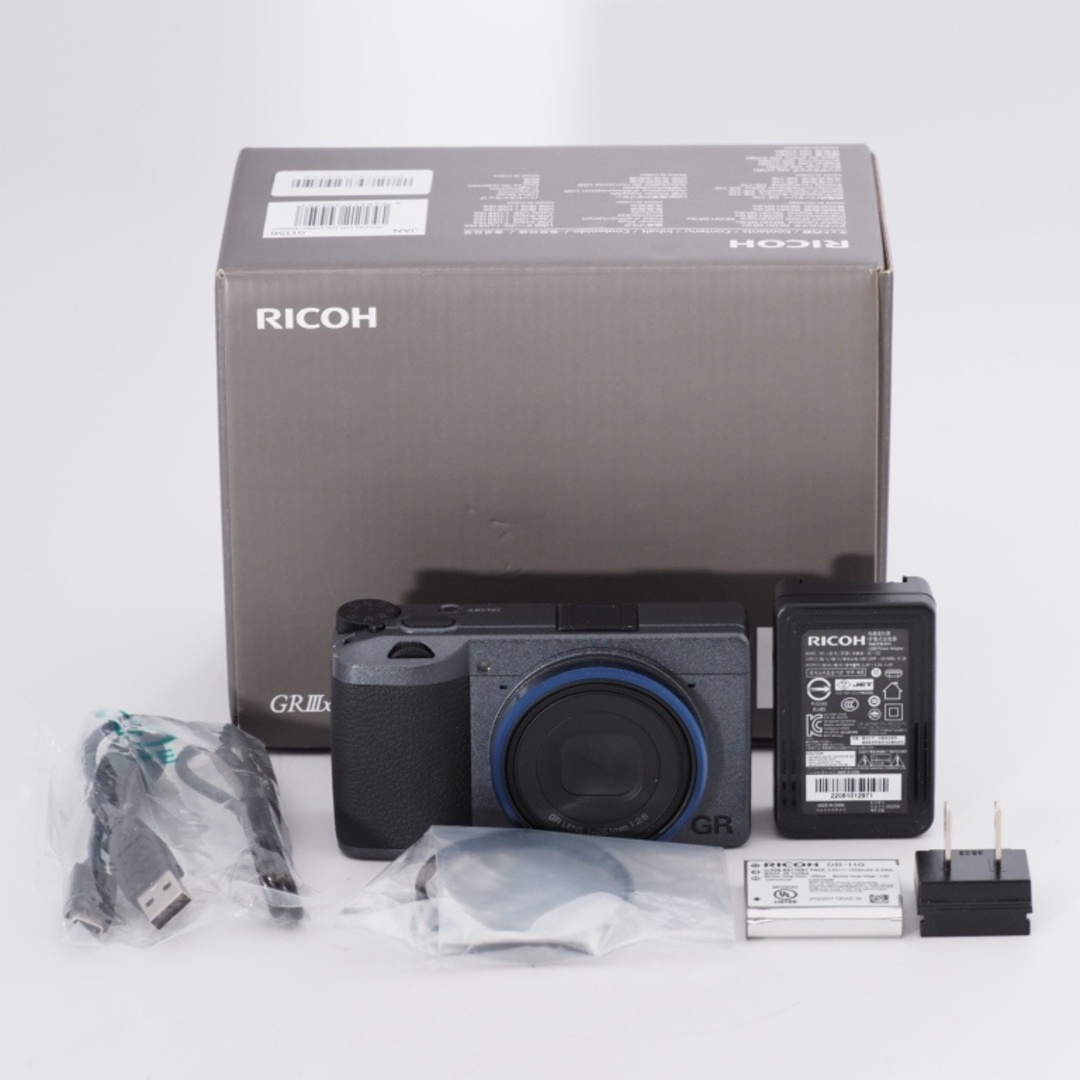 RICOH(リコー)のRICOH リコー GR IIIx Urban Edition メタリックグレー デジタルカメラ 焦点距離 40mm 24.2M APS-Cサイズ GRIIIx GR3x #9832 スマホ/家電/カメラのカメラ(コンパクトデジタルカメラ)の商品写真