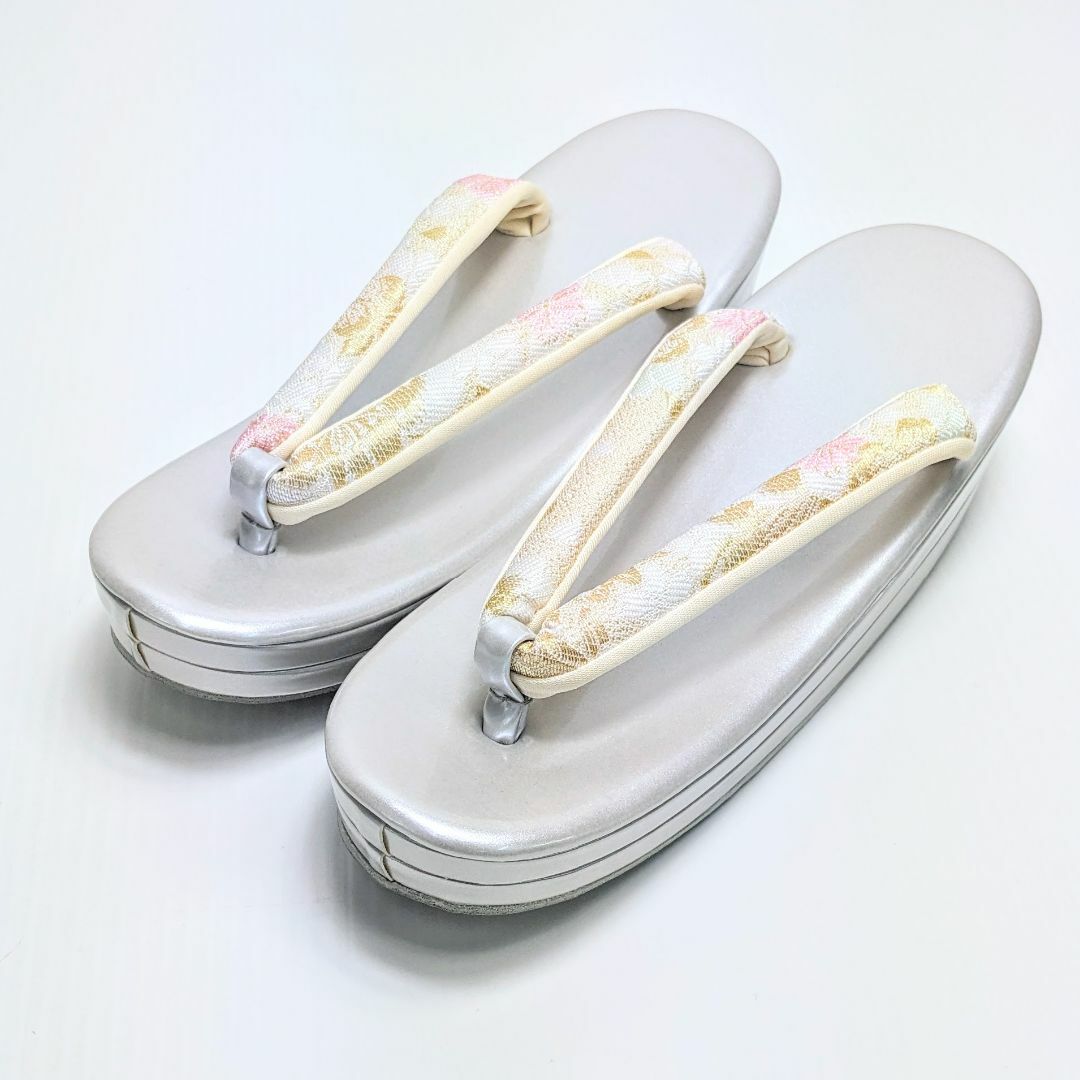 和装 草履 単品 帯地 古典 桜 銀 シルバー LLサイズ w36 レディースの靴/シューズ(下駄/草履)の商品写真
