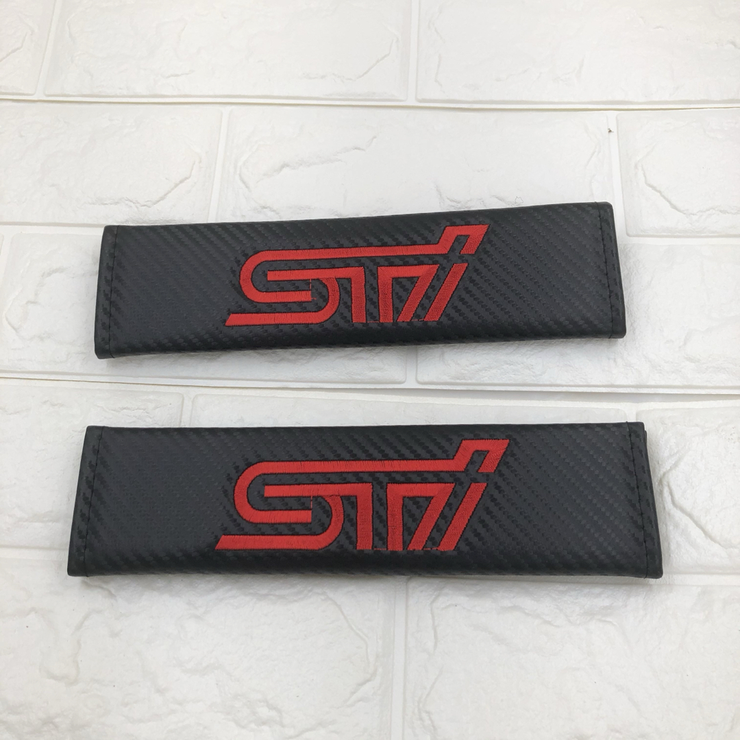 STI カーボン調シートベルトカバー ２個入り スバル SUBARU 自動車/バイクの自動車(車内アクセサリ)の商品写真