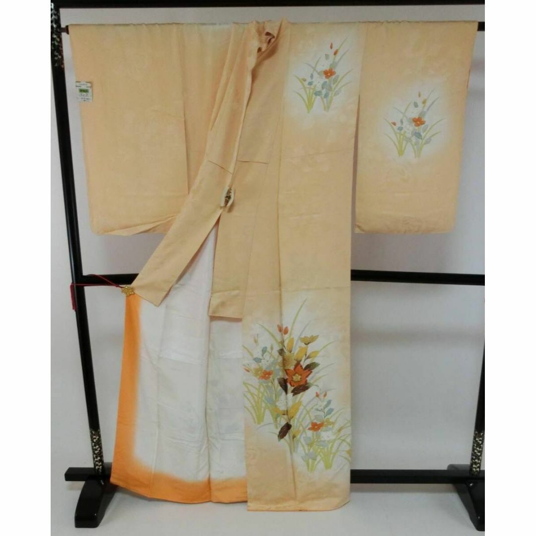 【Q0846】Ｓお仕立て上がり正絹訪問着　薄オレンジ地に花柄 レディースの水着/浴衣(着物)の商品写真