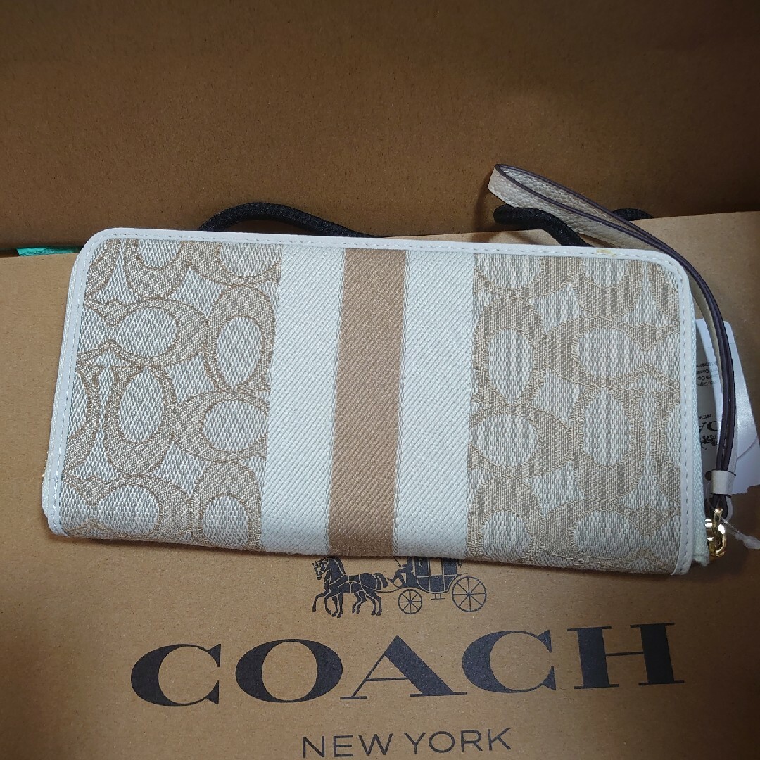 COACH(コーチ)のCOACH　長財布　新品　未使用　レディース レディースのファッション小物(財布)の商品写真