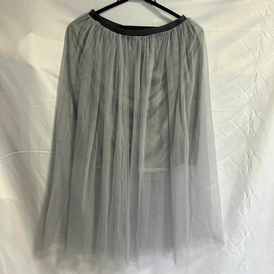 チュールプリーツロングスカート　 グレー   ウエストゴム仕様 レディースのスカート(ロングスカート)の商品写真