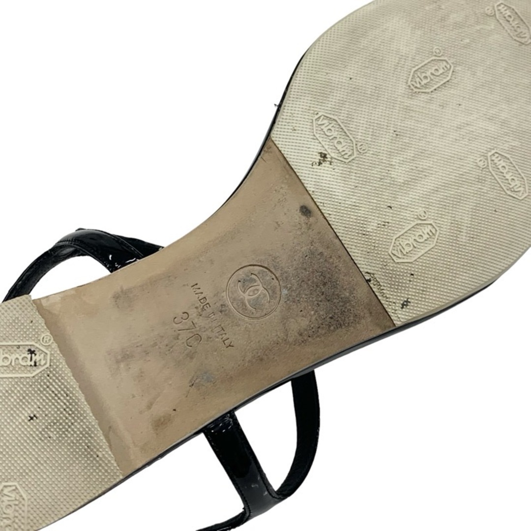 CHANEL(シャネル)のシャネル CHANEL サンダル 靴 シューズ パテント ブラック 黒 ゴールド トングサンダル フラットサンダル ココマーク レディースの靴/シューズ(サンダル)の商品写真