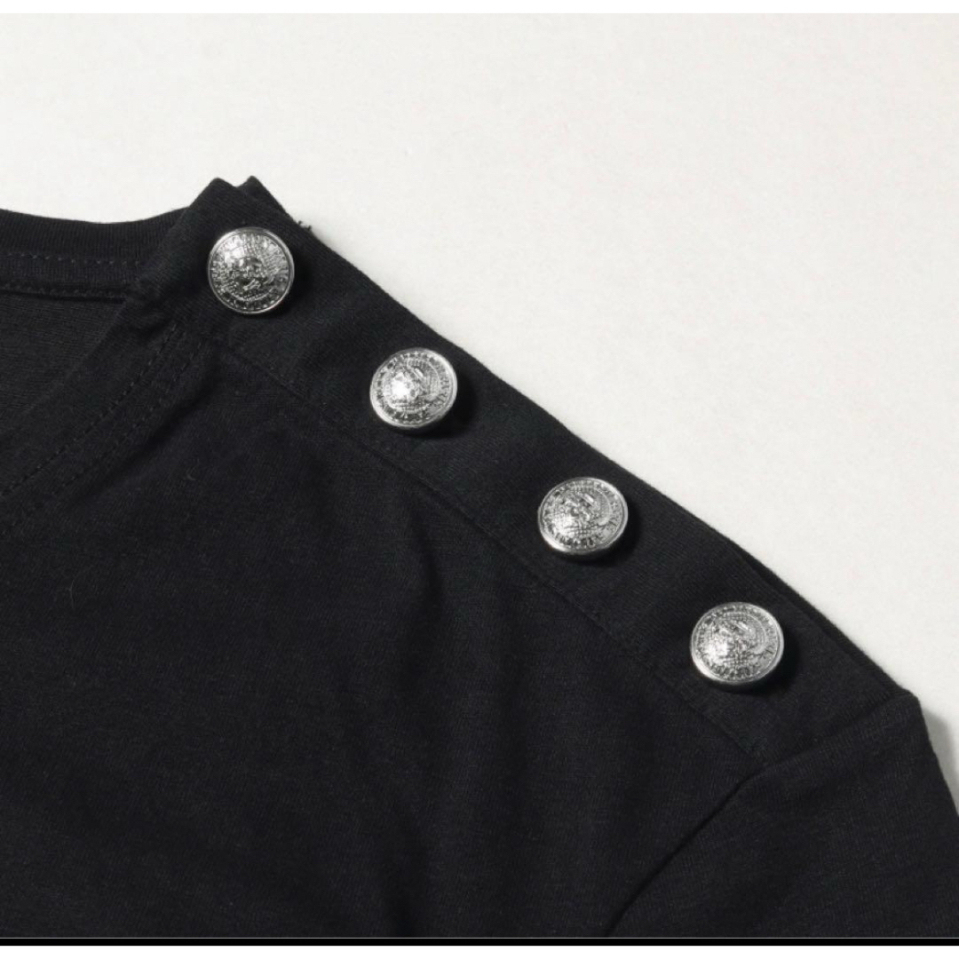 BALMAIN(バルマン)のバルマン メダリオン エンブレムプリント ショルダーボタン　ロンT クールネック メンズのトップス(Tシャツ/カットソー(七分/長袖))の商品写真