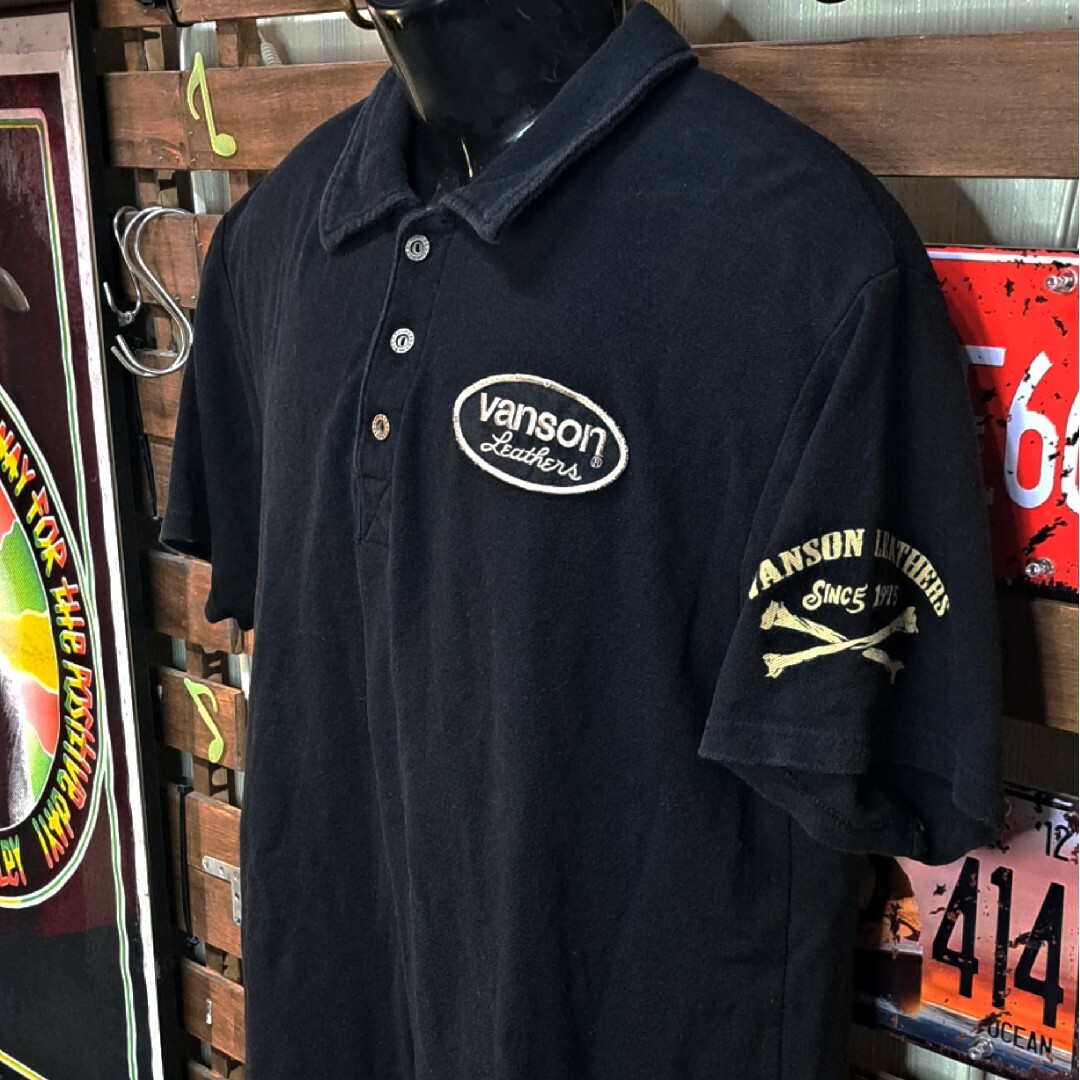 VANSON(バンソン)のVANSON バンソン　刺繍ワッペン　半袖　ポロシャツ　L　ブラック メンズのトップス(ポロシャツ)の商品写真