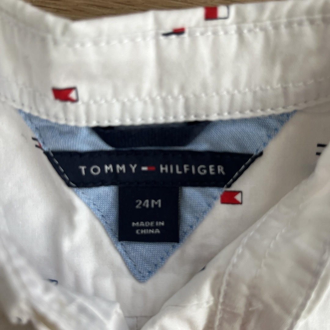 TOMMY HILFIGER(トミーヒルフィガー)のTOMMY HILFIGER キッズ　ベビー　エアジョーダンセットアップ キッズ/ベビー/マタニティのベビー服(~85cm)(シャツ/カットソー)の商品写真