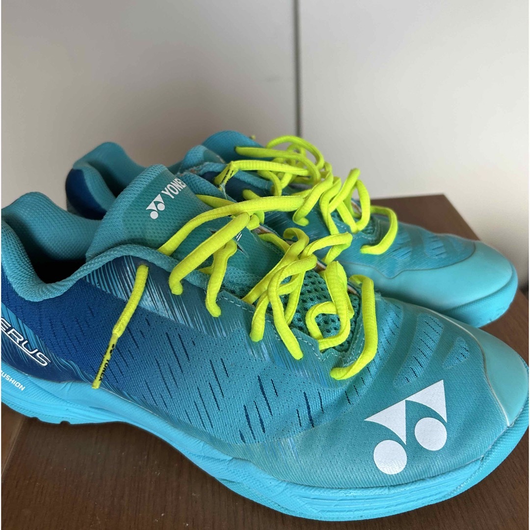 YONEX(ヨネックス)のバドミントンシューズ　ヨネックス パワークッション エアラス Z メン メンズの靴/シューズ(スニーカー)の商品写真