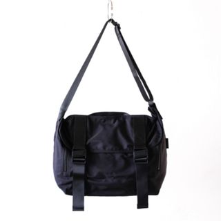 AMIACALVA Gabardine messenger bag M 黒