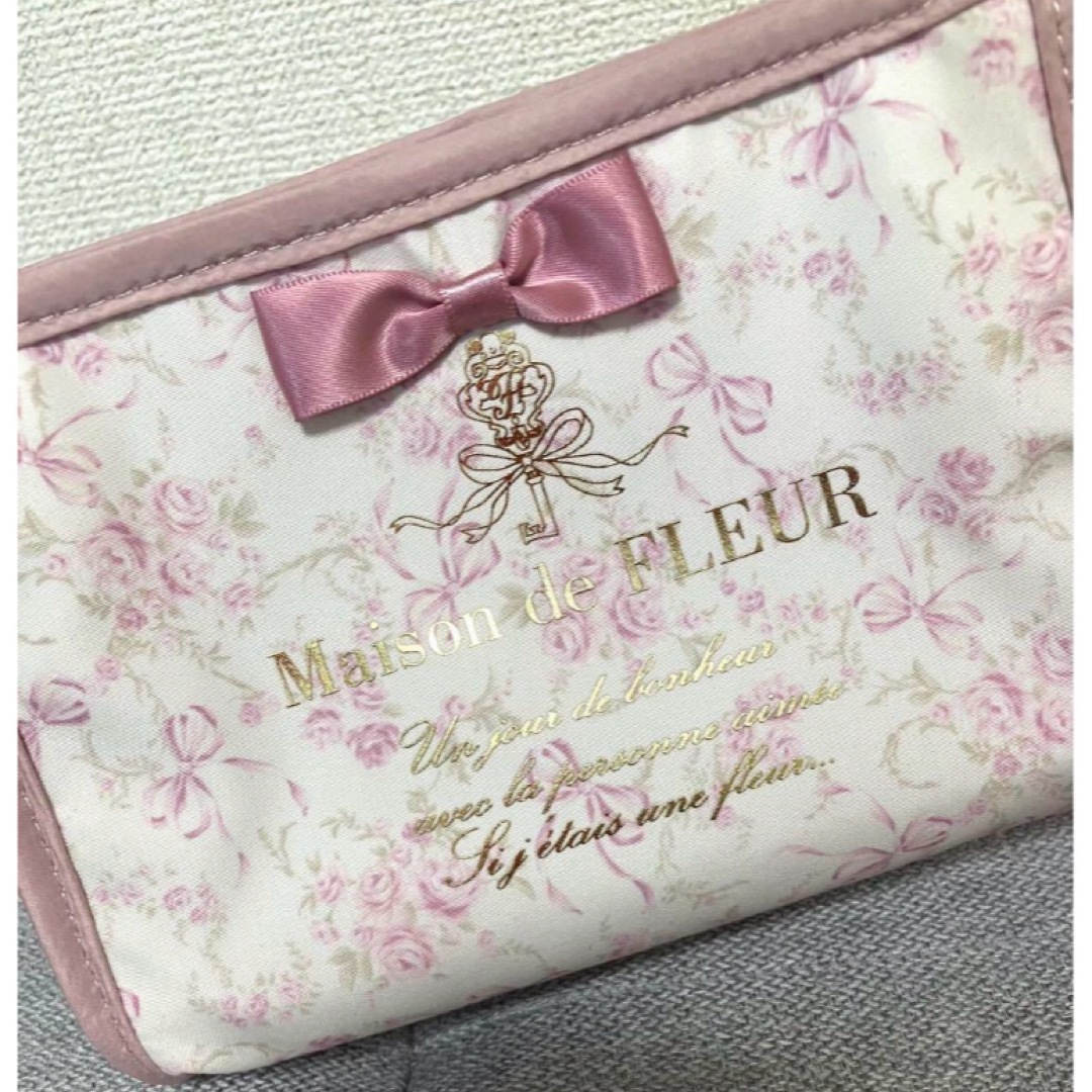 Maison de FLEUR(メゾンドフルール)のメゾンドフルール　パイピングスクエアポーチ　フラワー レディースのファッション小物(ポーチ)の商品写真