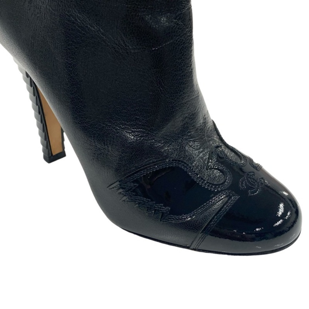 CHANEL(シャネル)のシャネル CHANEL ブーツ ショートブーツ 靴 シューズ レザー パテント ブラック 黒 ココマーク ブーティ レディースの靴/シューズ(ブーティ)の商品写真
