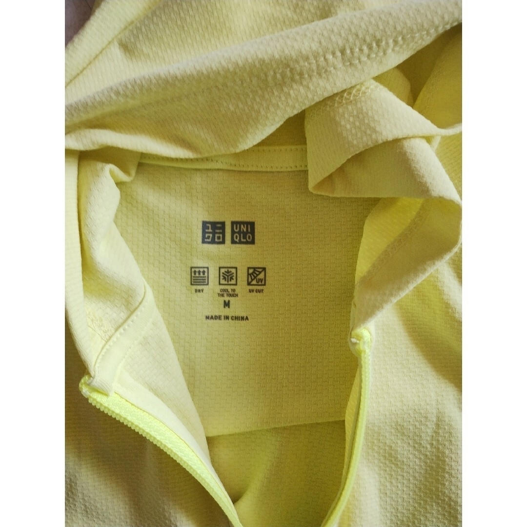 UNIQLO(ユニクロ)のユニクロ エアリズ ムパーカー レディースМ 黄色系 レディースのトップス(パーカー)の商品写真