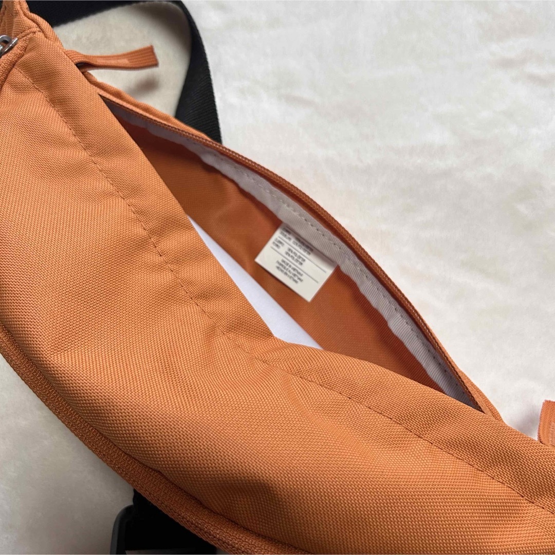 NIKE(ナイキ)のNIKE ナイキ　ビッグロゴ　ボディバッグ　くすみオレンジ　スポーツMIX メンズのバッグ(ボディーバッグ)の商品写真