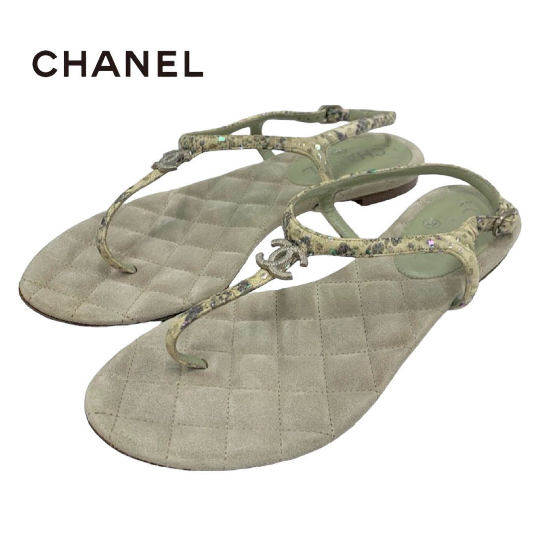 CHANEL(シャネル)のシャネル CHANEL サンダル 靴 シューズ レザー スエード ベージュ系 オーロラ トングサンダル フラットサンダル ココマーク レディースの靴/シューズ(サンダル)の商品写真