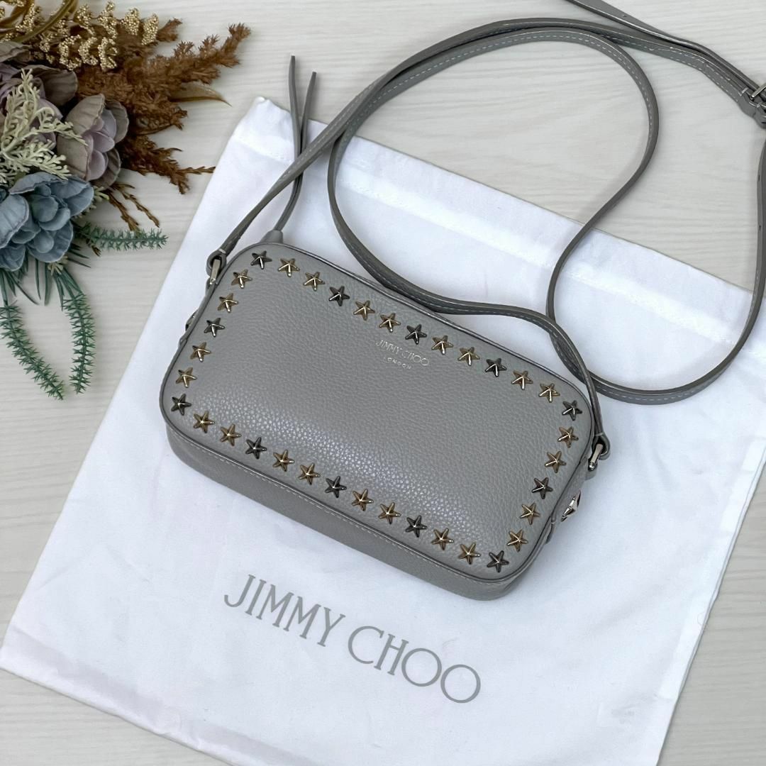JIMMY CHOO(ジミーチュウ)のジミーチュウ HALE UUF スタースタッズ レザー グレー カメラバッグ レディースのバッグ(ショルダーバッグ)の商品写真