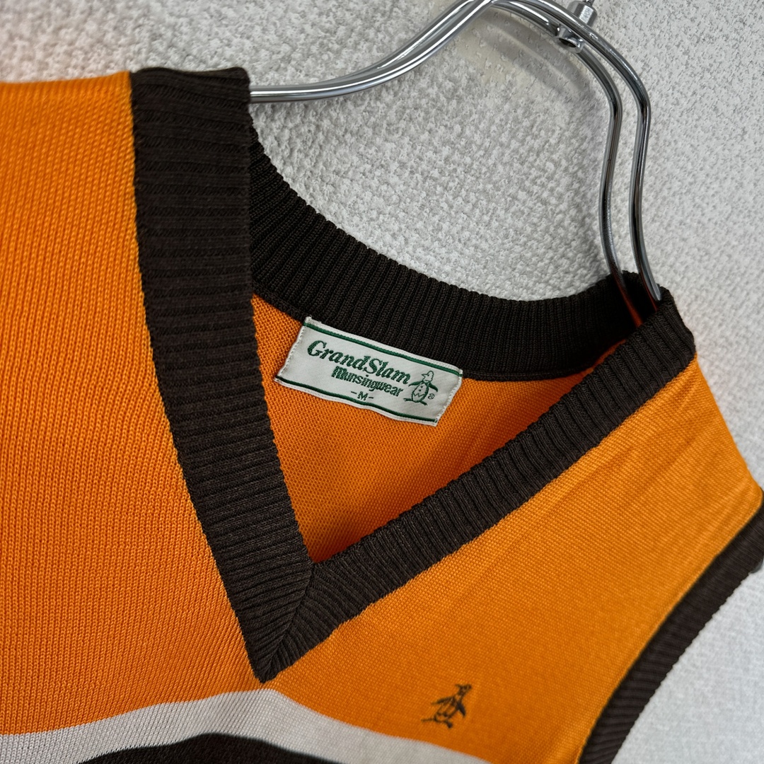 Munsingwear マンシングウェア ニットベスト GrandSlam ゴルフ アクリル ブラウン サイズM ヴィンテージ 衣A ネ メンズのトップス(ベスト)の商品写真