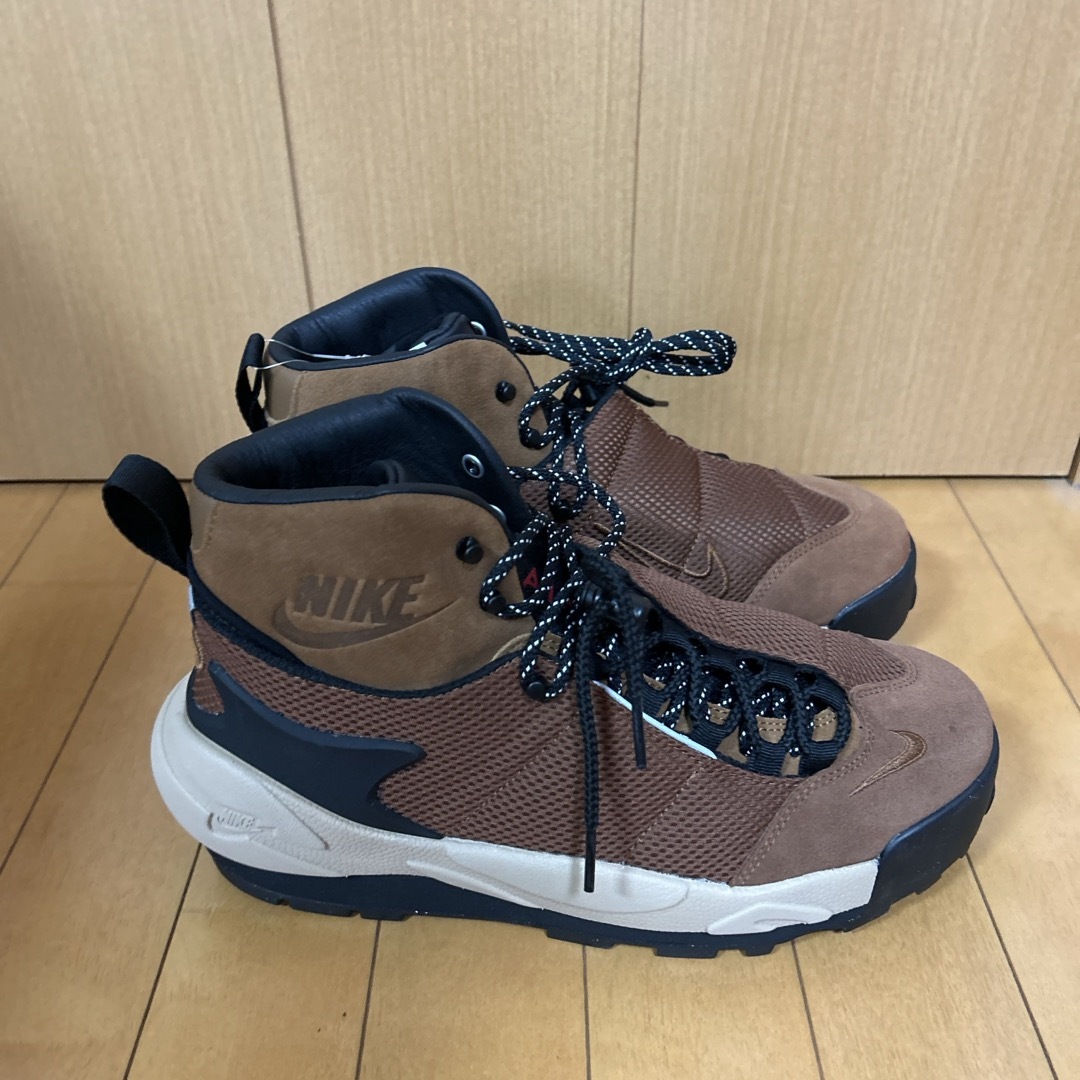 NIKE(ナイキ)のNIKE×Sacai MAGMASCAPE マグマスケープスニーカー ブラウン メンズの靴/シューズ(スニーカー)の商品写真