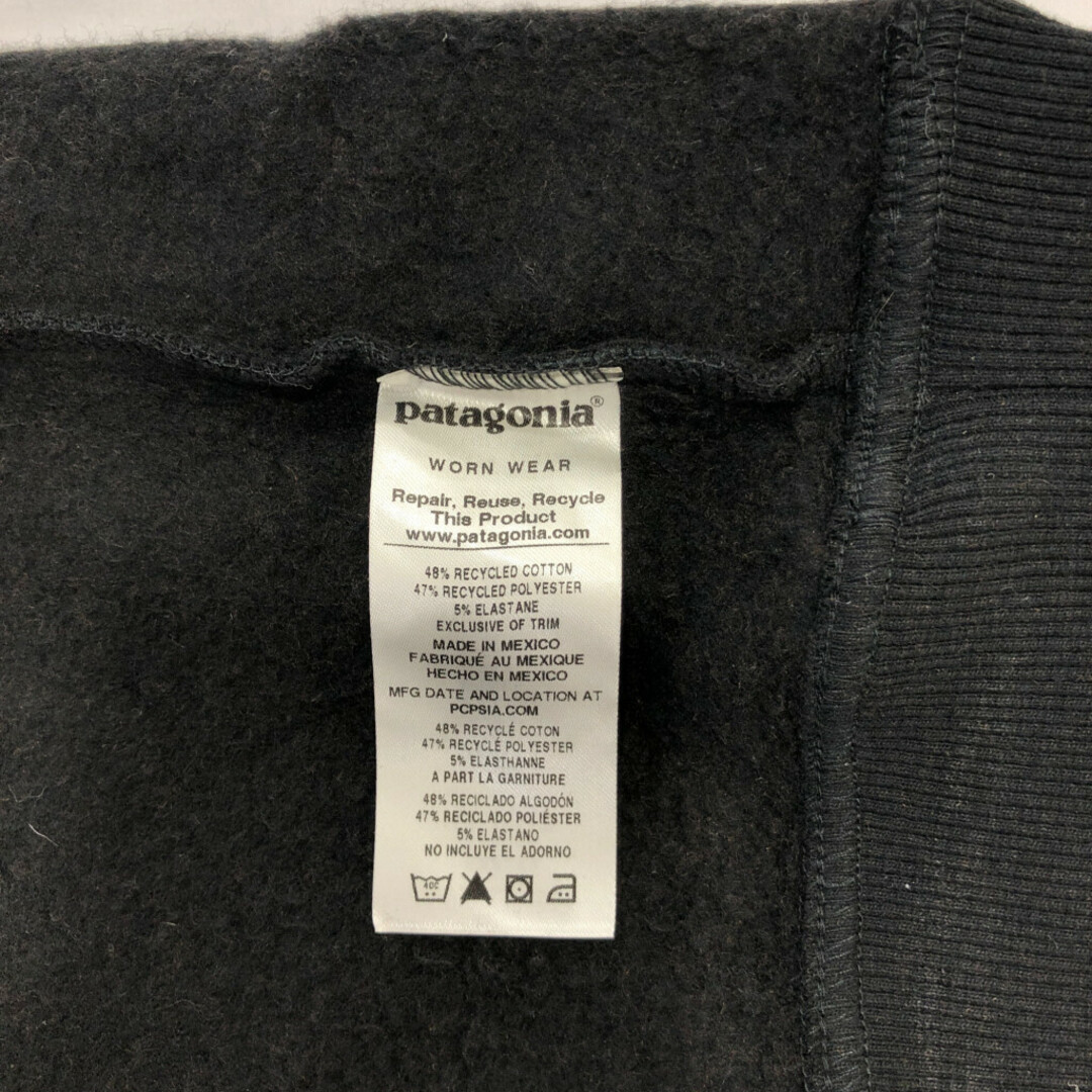 patagonia(パタゴニア)のpatagonia パタゴニア ロゴ スウェット パーカー アウトドア 袖プリント ワンポイント ブラック (メンズ S) 中古 古着 Q7063 メンズのトップス(パーカー)の商品写真