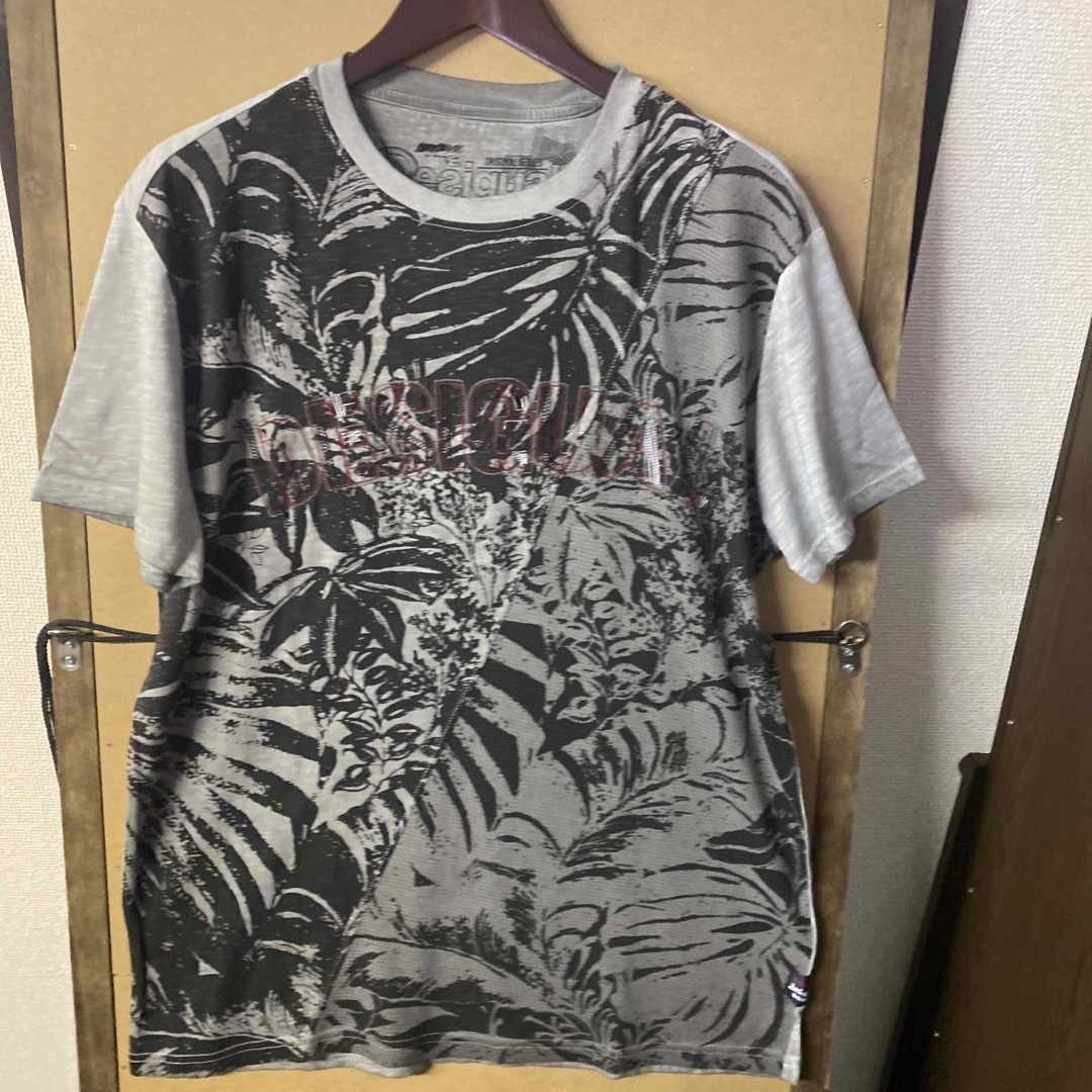 DESIGUAL(デシグアル)の【新品】Desigual ロゴ刺繍 デザインTシャツ XLサイズ メンズのトップス(Tシャツ/カットソー(半袖/袖なし))の商品写真