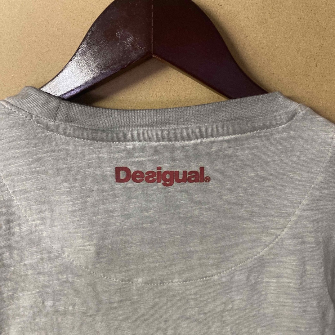 DESIGUAL(デシグアル)の【新品】Desigual ロゴ刺繍 デザインTシャツ XLサイズ メンズのトップス(Tシャツ/カットソー(半袖/袖なし))の商品写真
