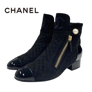 シャネル(CHANEL)のシャネル CHANEL ブーツ ショートブーツ 靴 シューズ スエード パテント ブラック 黒 ココマーク パール(ブーツ)