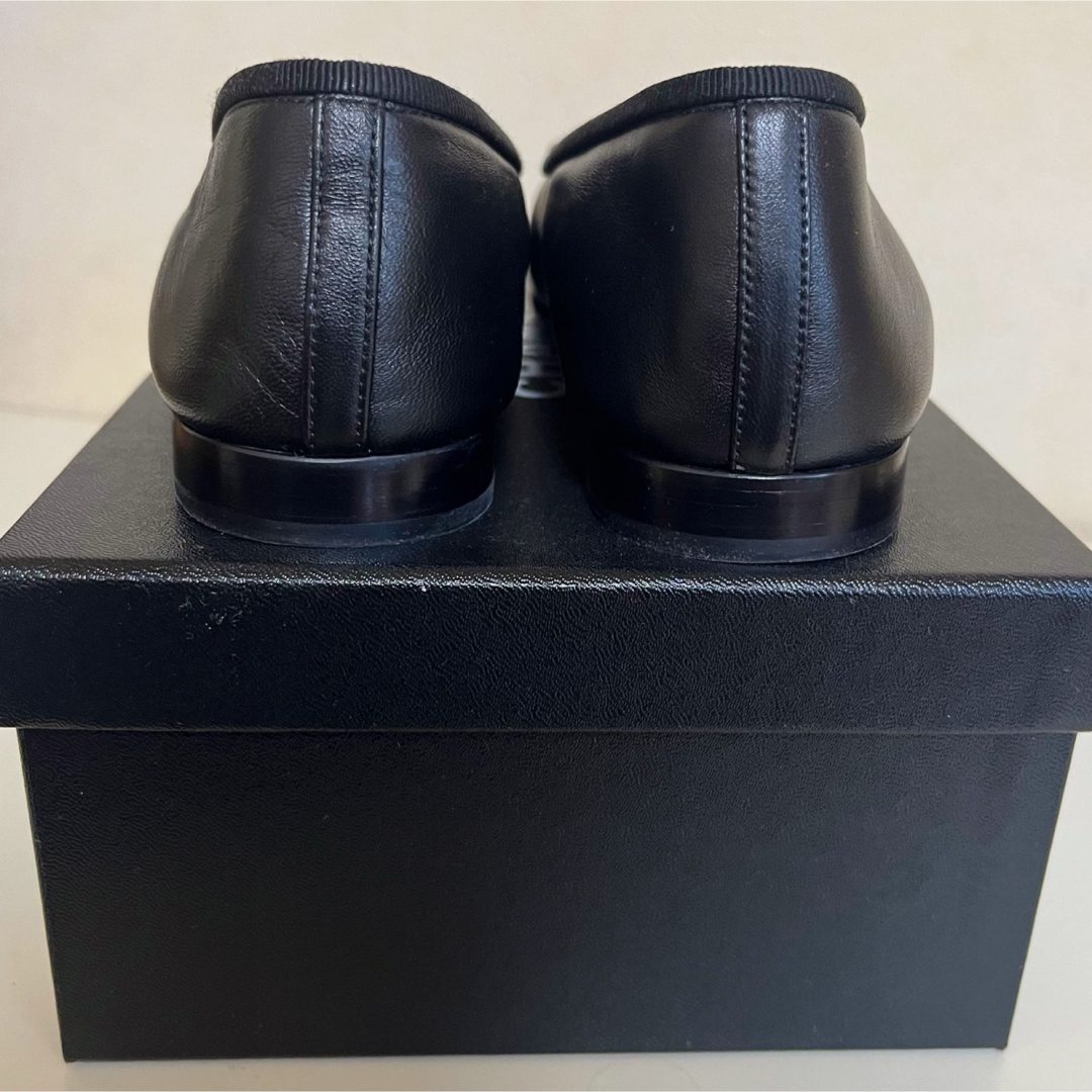 CHANEL(シャネル)のCHANEL バレリーナ 37.5 黒 ブラック 新品未使用 レディースの靴/シューズ(バレエシューズ)の商品写真