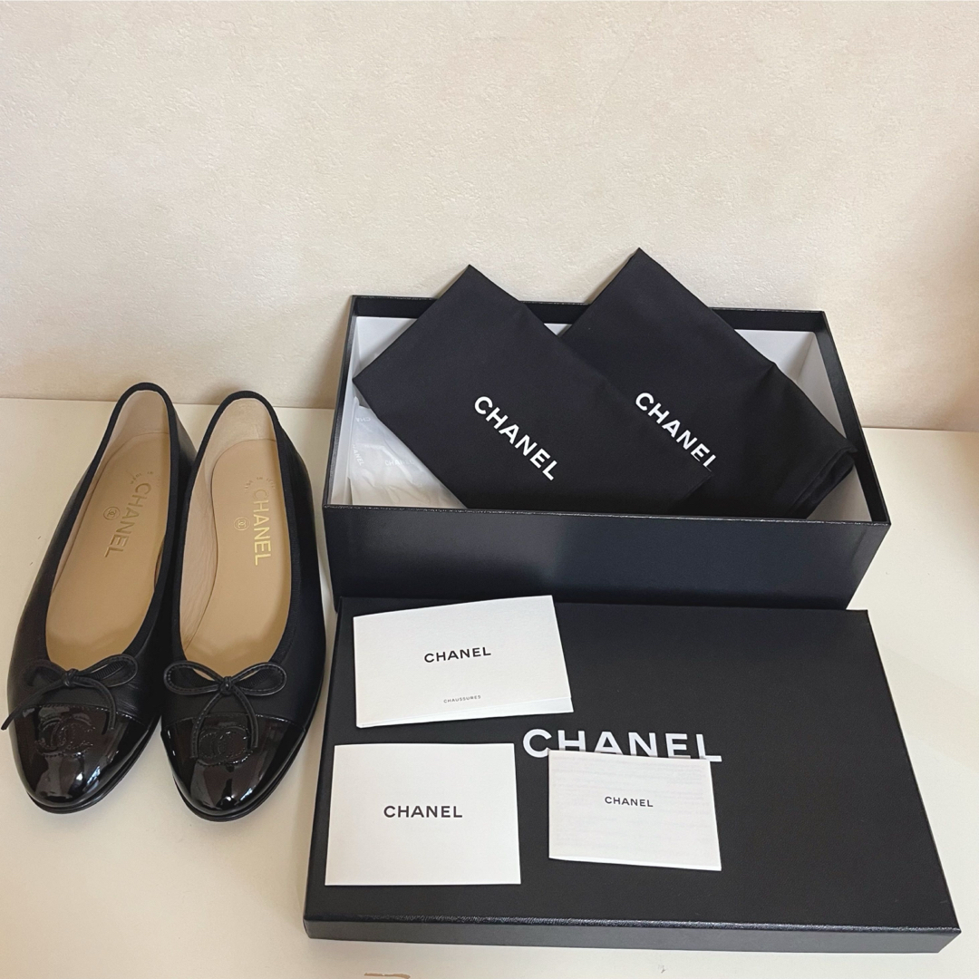 CHANEL(シャネル)のCHANEL バレリーナ 37.5 黒 ブラック 新品未使用 レディースの靴/シューズ(バレエシューズ)の商品写真