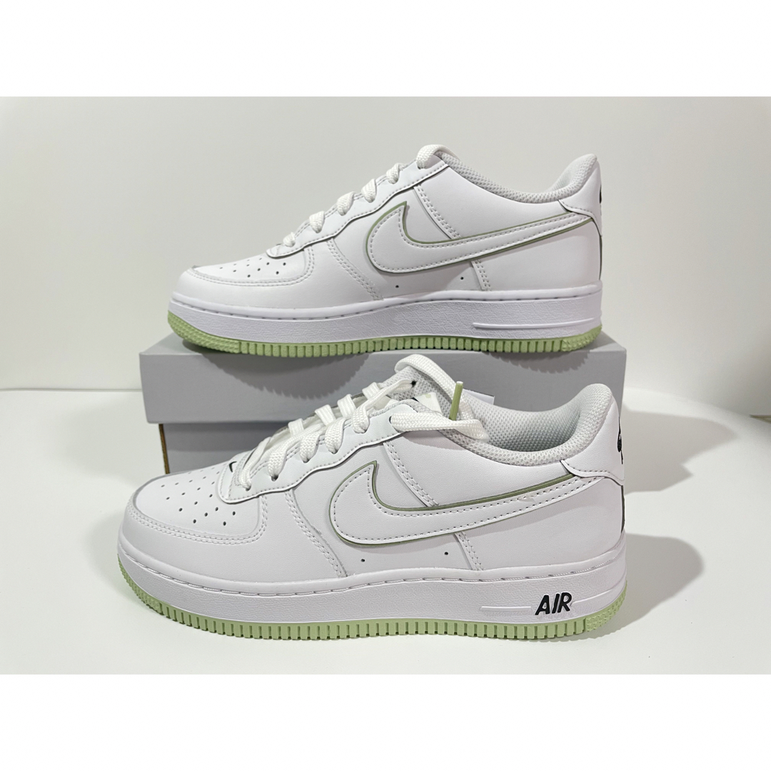 NIKE(ナイキ)の【新品】Nike GS Air Force 1 ホワイト/ハニーデュー  レディースの靴/シューズ(スニーカー)の商品写真