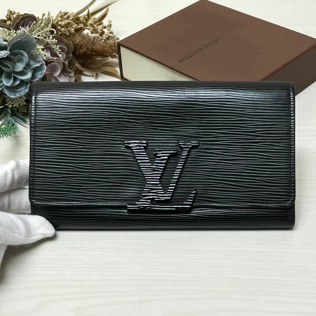 Louis Vuitton 二つ折り財布 黒 エピレザー Louis Vuitton 二つ折り財布 黒 エピレザー