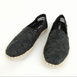 トムズ(TOMS)の美品 エスパドリーユ スリッポン シューズ フラワー刺繍 22.5cm ブラック(スリッポン/モカシン)