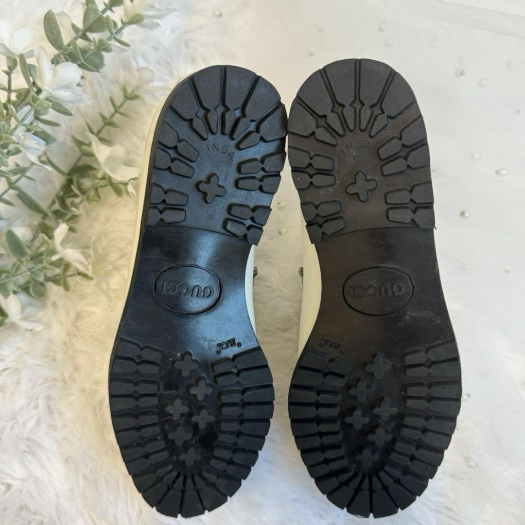 Gucci(グッチ)のグッチ ホースビットローファー ゴムソール ホワイト ローファー レディースの靴/シューズ(ローファー/革靴)の商品写真