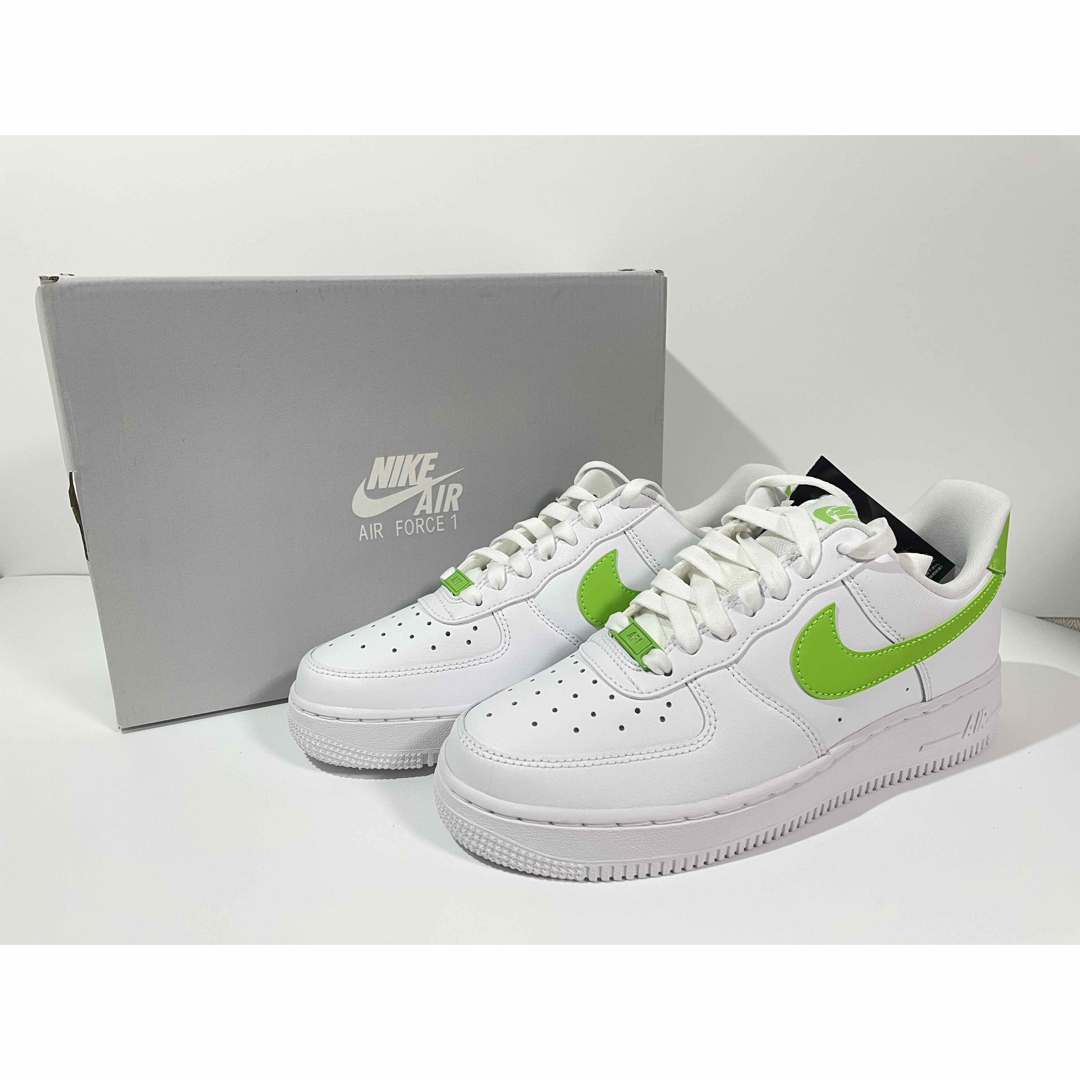 NIKE(ナイキ)の【新品】24.5㎝　NIKE WMNS AIR FORCE 1 '07  レディースの靴/シューズ(スニーカー)の商品写真