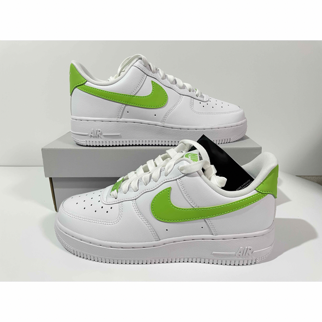 NIKE(ナイキ)の【新品】24.5㎝　NIKE WMNS AIR FORCE 1 '07  レディースの靴/シューズ(スニーカー)の商品写真