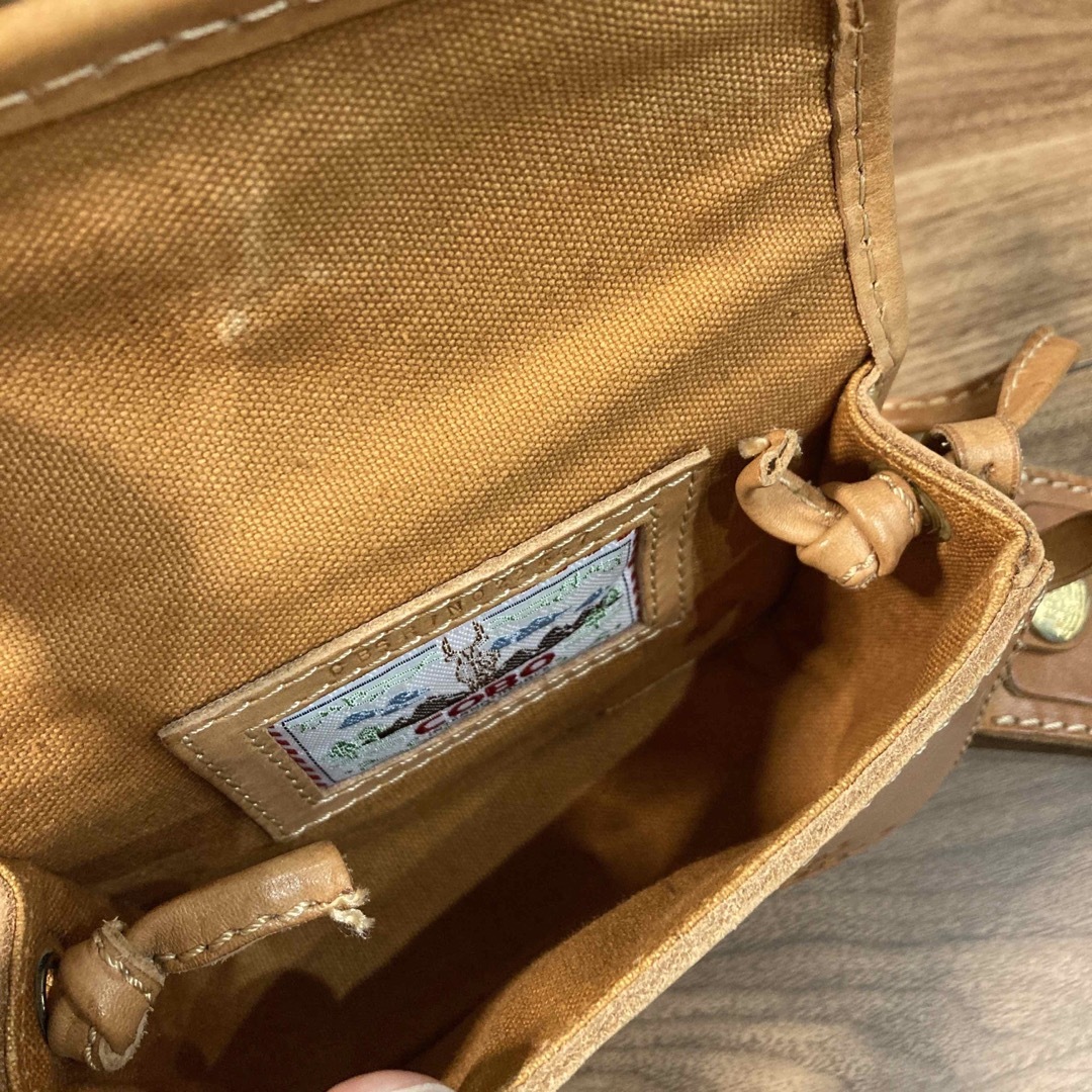 【美品】COBO オールレザー 本革製 ミニショルダーバッグ キャメル チャーム レディースのバッグ(ショルダーバッグ)の商品写真